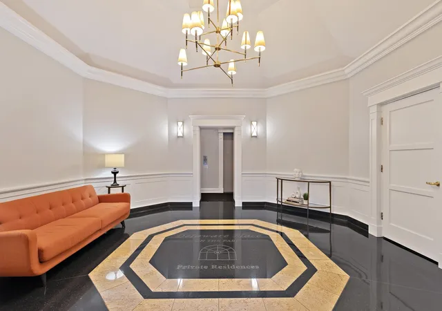 2nd image of 33 W Delaware Pl #22H, Chicago, IL 60610 | MLS# 12712244