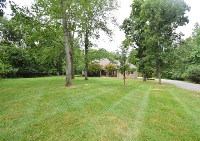 Photo 3 of Single family home for sale at 12183 E Hutchison Rd, Mt Vernon, IL 62864 | MLS# 12712252 | Listing updated on 2026-09-06