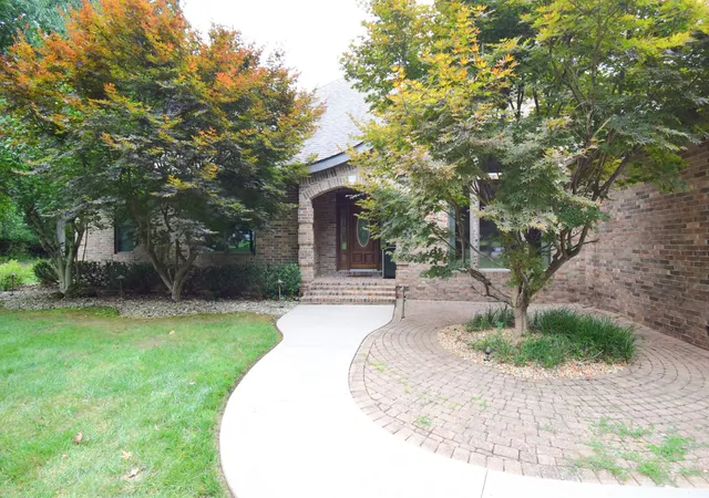 Photo 4 of Single family home for sale at 12183 E Hutchison Rd, Mt Vernon, IL 62864 | MLS# 12712252 | Listing updated on 2026-09-06