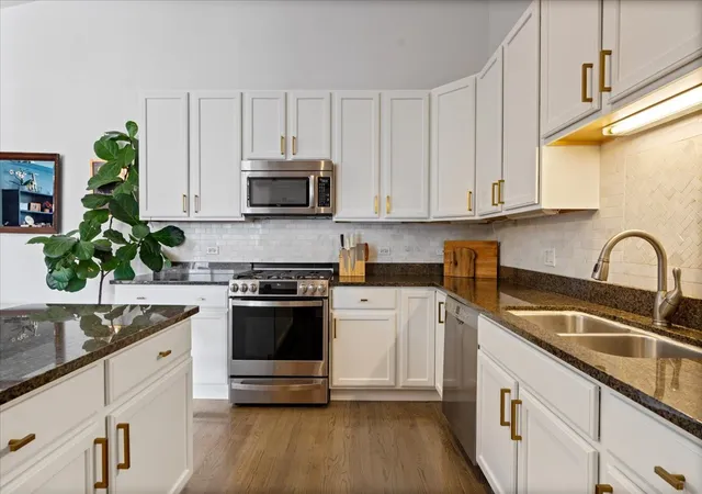 Listing Photo 5 - Condo for sale in building located at 2513 N Milwaukee Ave, Chicago, IL 60647 - Unit #3N