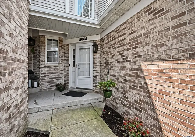 Photo 2 of Townhouse for sale at 11044 72nd Street, Indian Head Park, IL 60525 | MLS# 12712325 | Listing updated on 2026-09-03