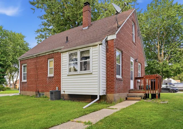 10th image of 1315 7th Ave, Sterling, IL 61081 | MLS# 12712398