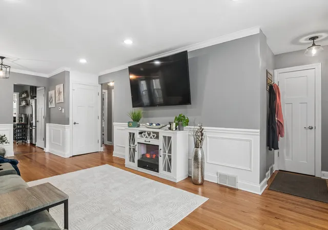 Photo 4 of Single family home for sale at 6973 W Nelson St, Chicago, IL 60634 | MLS# 12712399 | Listing updated on 2026-10-07