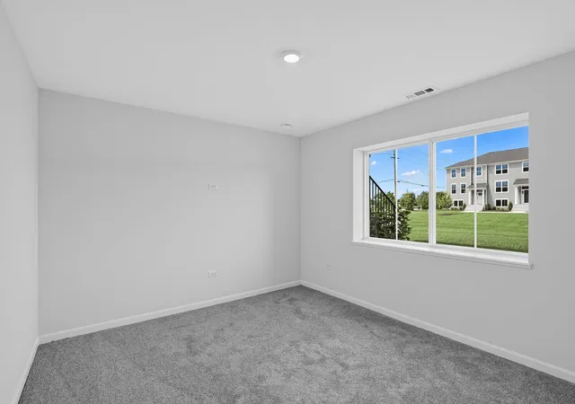 Photo 3 of Townhouse for sale at 186 E Berkshire Dr, Crystal Lake, IL 60014 | MLS# 12712410 | Listing updated on 2026-09-29