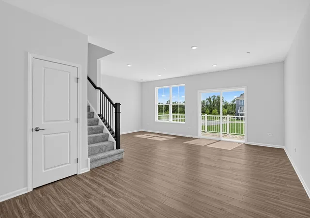 Photo 4 of Townhouse for sale at 186 E Berkshire Dr, Crystal Lake, IL 60014 | MLS# 12712410 | Listing updated on 2026-09-29
