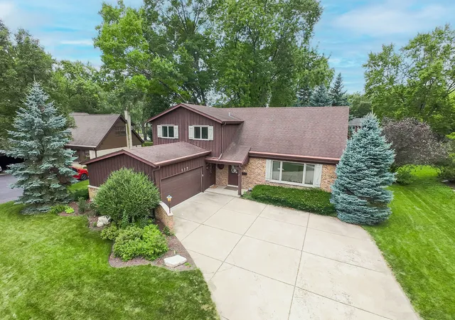 Photo 2 of Single family home for sale at 117 York Ct, Naperville, IL 60540 | MLS# 12712444 | Listing updated on 2026-09-15