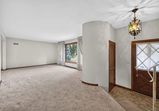 Photo 3 of Single family home for sale at 117 York Ct, Naperville, IL 60540 | MLS# 12712444 | Listing updated on 2026-09-15