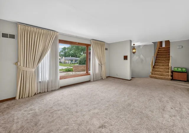 Photo 4 of Single family home for sale at 117 York Ct, Naperville, IL 60540 | MLS# 12712444 | Listing updated on 2026-09-26