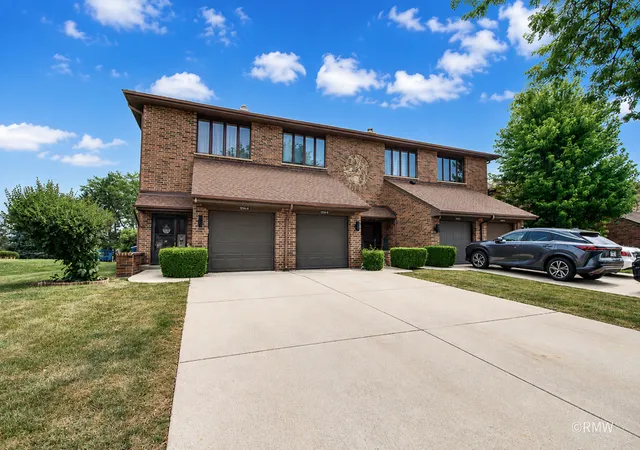 Photo 2 of Townhouse for sale at 1354 W Byron Ave #B, Addison, IL 60101 | MLS# 12712475 | Listing updated on 2026-08-27