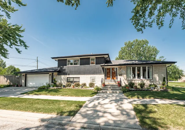 Photo 1 of Single family home for sale at 801 Memorial Dr, Calumet City, IL 60409 | MLS# 12712482 | Listing updated on 2026-09-19
