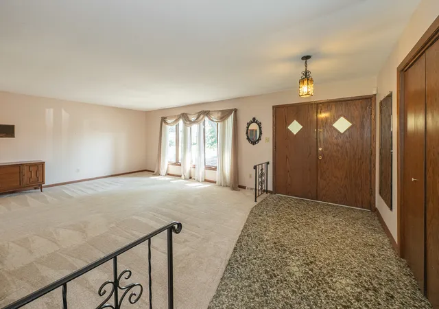 Photo 3 of Single family home for sale at 801 Memorial Dr, Calumet City, IL 60409 | MLS# 12712482 | Listing updated on 2026-09-19