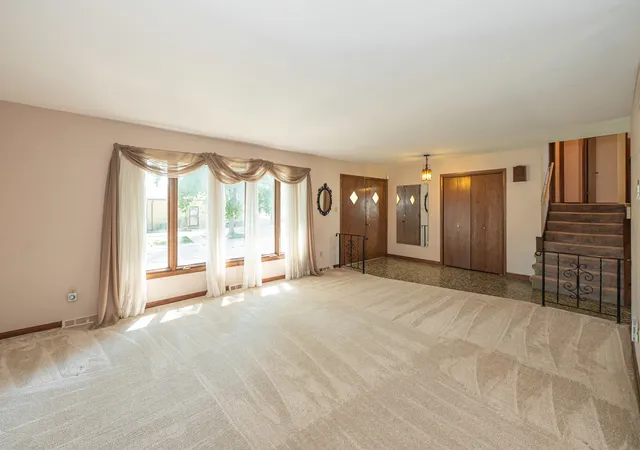 Photo 3 of Single family home for sale at 801 Memorial Dr, Calumet City, IL 60409 | MLS# 12712482 | Listing updated on 2026-09-19