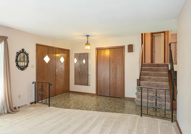 Photo 4 of Single family home for sale at 801 Memorial Dr, Calumet City, IL 60409 | MLS# 12712482 | Listing updated on 2026-09-19