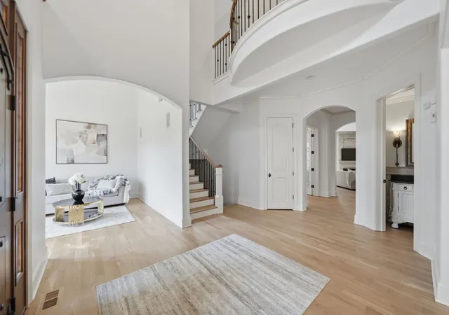 5th image of 920 Raleigh Rd, Glenview, IL 60025 | MLS# 12712498