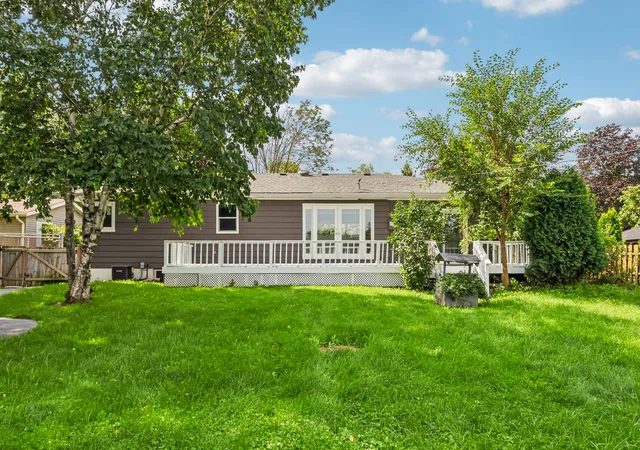 Photo 4 of Single family home for sale at 520 Woodlyn Dr, Aurora, IL 60505 | MLS# 12712512 | Listing updated on 2026-10-05