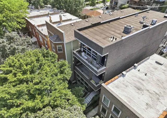 Photo 2 of Sale Pending at 2712 N Artesian Ave #2, Chicago, IL 60647 | MLS# 12712535 | Listing updated on 2026-09-29