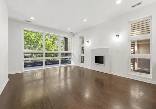 Photo 3 of Sale Pending at 2712 N Artesian Ave #2, Chicago, IL 60647 | MLS# 12712535 | Listing updated on 2026-09-29