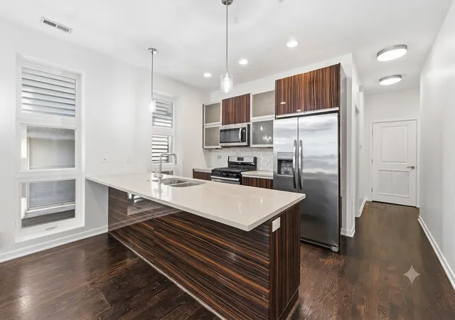 Photo 4 of Sale Pending at 2712 N Artesian Ave #2, Chicago, IL 60647 | MLS# 12712535 | Listing updated on 2026-09-29