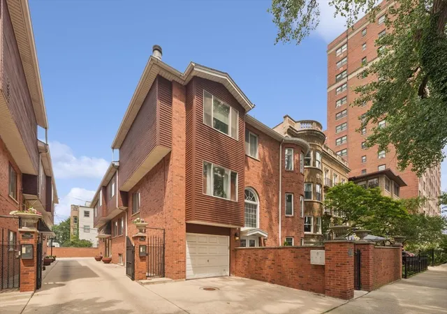 Photo 1 of Sale Pending at 716 W Junior Ter #A, Chicago, IL 60613 | MLS# 12712539 | Listing updated on 2026-09-03