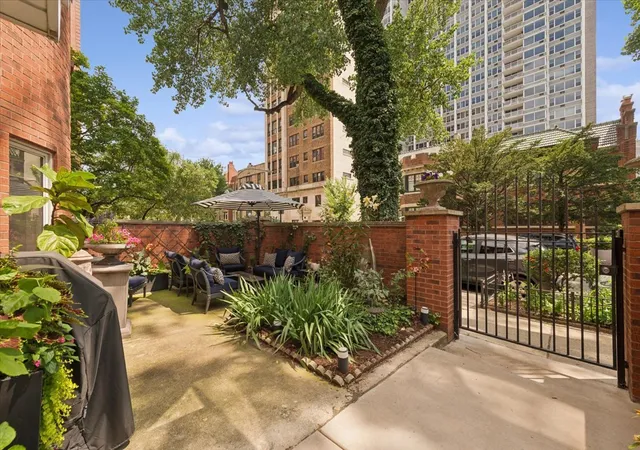 Photo 2 of Sale Pending at 716 W Junior Ter #A, Chicago, IL 60613 | MLS# 12712539 | Listing updated on 2026-09-03
