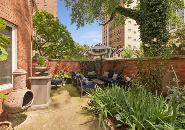 Photo 3 of Sale Pending at 716 W Junior Ter #A, Chicago, IL 60613 | MLS# 12712539 | Listing updated on 2026-09-03
