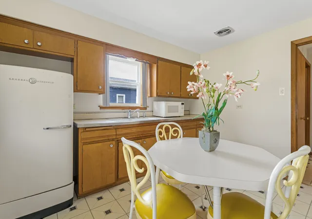 Photo 4 of Sale Pending at 2146 N Mcvicker Ave, Chicago, IL 60639 | MLS# 12712633 | Listing updated on 2026-09-01
