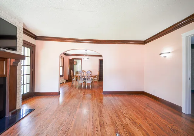 Photo 2 of Single family home for sale at 221 W Courtland St, Mundelein, IL 60060 | MLS# 12712649 | Listing updated on 2026-09-15