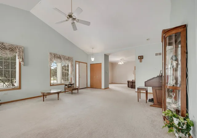 Photo 4 of Townhouse for sale at 5553 Foxwoods Dr, Oak Lawn, IL 60453 | MLS# 12712709 | Listing updated on 2026-09-12