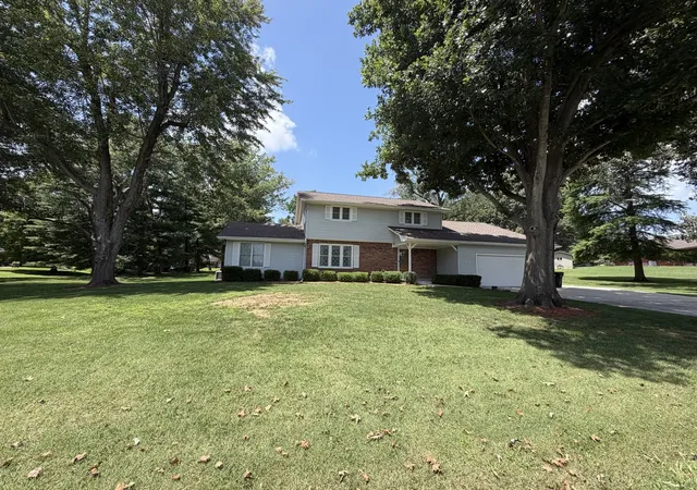 Photo 1 of Single family home for sale at 42 Hilanoa Dr, Metropolis, IL 62960 | MLS# 12712758 | Listing updated on 2026-09-15