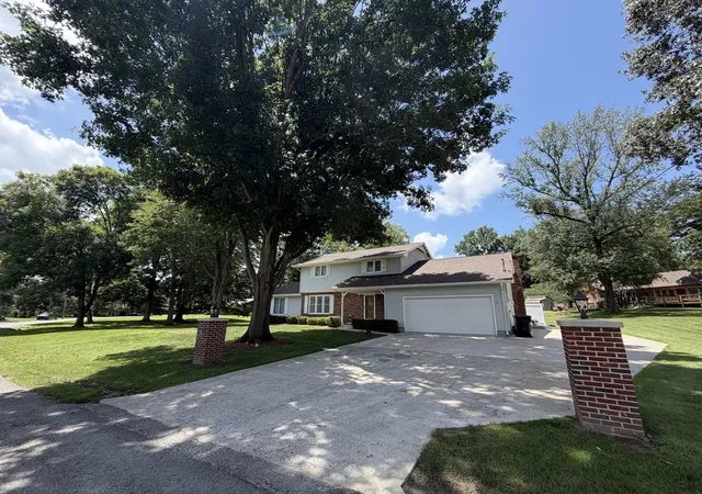 Photo 2 of Single family home for sale at 42 Hilanoa Dr, Metropolis, IL 62960 | MLS# 12712758 | Listing updated on 2026-09-15