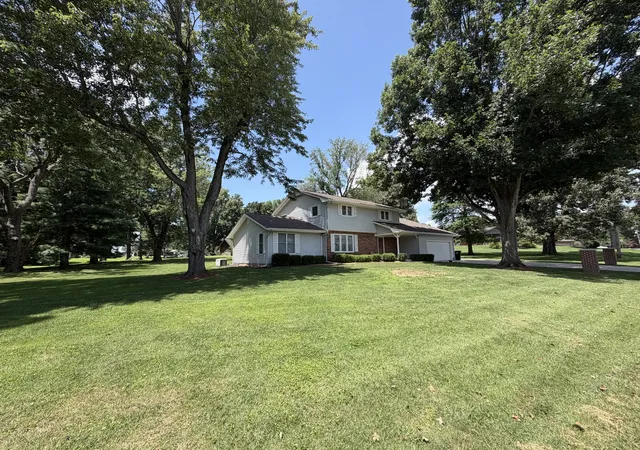 Photo 3 of Single family home for sale at 42 Hilanoa Dr, Metropolis, IL 62960 | MLS# 12712758 | Listing updated on 2026-09-15