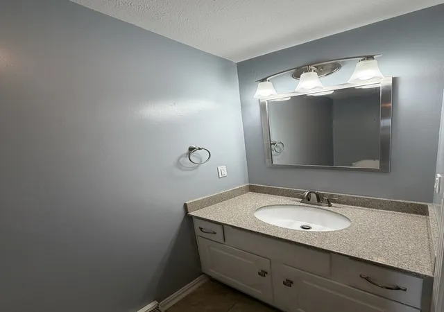 Photo 4 of Single family home for sale at 42 Hilanoa Dr, Metropolis, IL 62960 | MLS# 12712758 | Listing updated on 2026-09-15