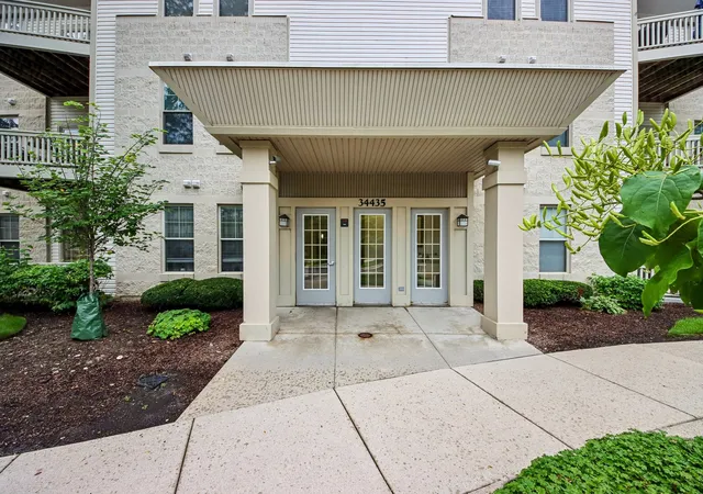 Photo 3 of Sale Pending at 34435 N Old Walnut Cir #306, Gurnee, IL 60031 | MLS# 12712763 | Listing updated on 2026-09-19