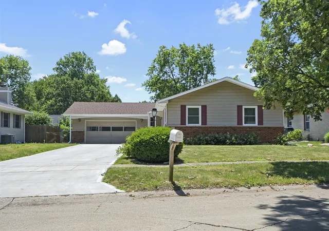 image of 2205 Glenoak Dr, Champaign, IL 61821 | MLS# 12712767