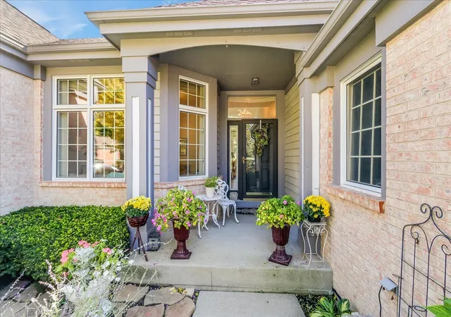 Photo 2 of Single family home for sale at 8 Canterbury Ct, Lake In The Hills, IL 60156 | MLS# 12712784 | Listing updated on 2026-10-07