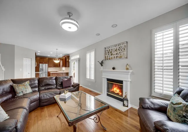 Photo 2 of Single family home for sale at 6 Yorkshire Ct, Algonquin, IL 60102 | MLS# 12712838 | Listing updated on 2026-08-31