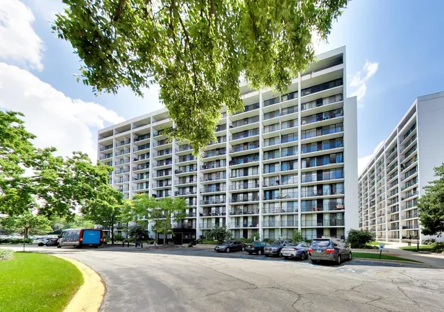 Photo 2 of Condo for sale at 2015 S Finley Rd #512, Lombard, IL 60148 | MLS# 12712843 | Listing updated on 2026-08-13
