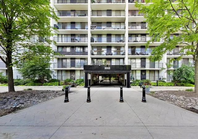 Photo 2 of Condo for sale at 2015 S Finley Rd #512, Lombard, IL 60148 | MLS# 12712843 | Listing updated on 2026-08-13