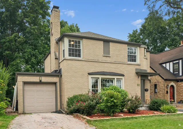 Photo 3 of Single family home for sale at 2229 Macdonald Ln, Flossmoor, IL 60422 | MLS# 12712908 | Listing updated on 2026-09-07