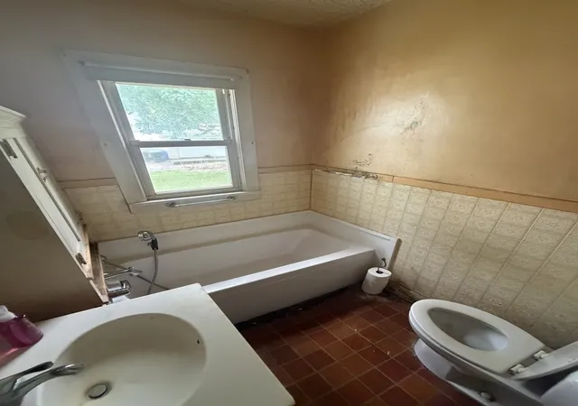 Photo 4 of Single family home for sale at 105 N Center St, Gardner, IL 60424 | MLS# 12712928 | Listing updated on 2026-09-19