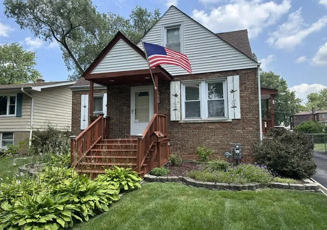 Photo 1 of Single family home for sale at 17611 Maple St, Lansing, IL 60438 | MLS# 12712953 | Listing updated on 2026-07-28