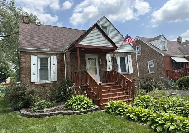 Photo 2 of Single family home for sale at 17611 Maple St, Lansing, IL 60438 | MLS# 12712953 | Listing updated on 2026-07-28