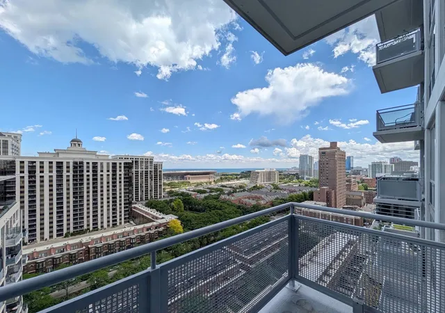 2nd image of 1305 S Michigan Ave, Chicago, IL 60605
