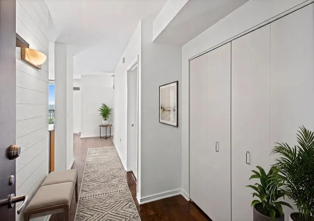 2nd image of 807 Davis St #1211, Evanston, IL 60201 | MLS# 12713007
