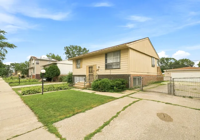 Photo 3 of Single family home for sale at 11733 S Elizabeth St, Chicago, IL 60643 | MLS# 12713049 | Listing updated on 2026-09-01