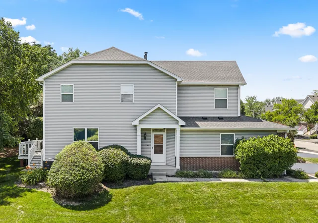 Photo 2 of Townhouse for sale at 260 Ridge Rd, North Aurora, IL 60542 | MLS# 12713064 | Listing updated on 2026-09-30