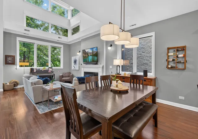 4th image of 1320 W Grenshaw St #2, Chicago, IL 60607 | MLS# 12713130