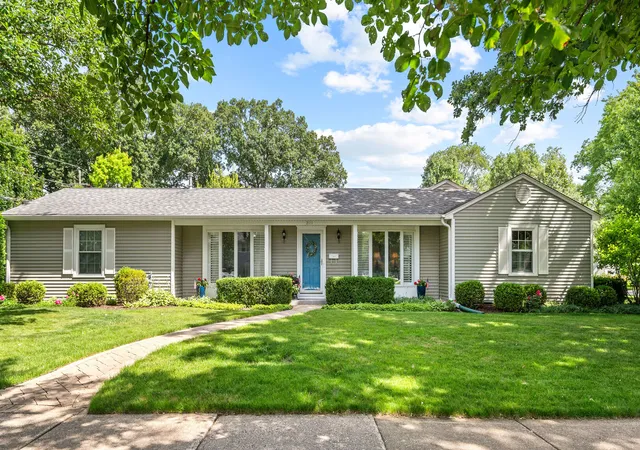 Photo 2 of Sale Pending at 2111 Bosworth Ln, Northfield, IL 60093 | MLS# 12713141 | Listing updated on 2026-09-18