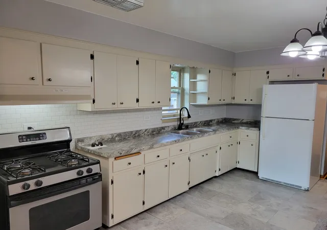 Listing Photo 4 - Condo for sale in building located at 3213 Cuyler Ave, Berwyn, IL 60402
