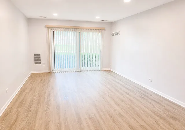 Photo 4 of Condo for sale at 1500 Harbour Dr #1S, Wheeling, IL 60090 | MLS# 12713191 | Listing updated on 2026-09-21